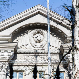 Fasaden till Rysslands ambassad i Helsingfors.