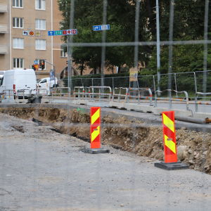 Stort vägarbete i Åbo, vid Östra Strandgatan, stor grop i marken för utgrävningar.