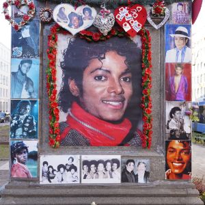 I München finns ett minnesmärke över Michael Jackson. Ett minnesmärke över Michael Jackson i München, Tyskland.