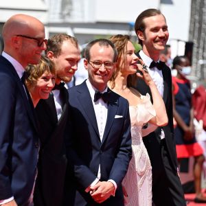 Jussi Rantamäki, Dinara Drukarova, Yoriy Borisov, Juho Kuosmanen , Seidi Haarla ja Tomi Alatalo Cannesissa punaisella matolla.