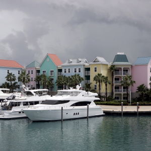 Luksusjahteja Bahaman pääkaupungissa Nassaussa.