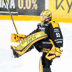 SaiPas målvakt Niclas Westerholm var glad efter derbysegern. SaiPas målvakt Niclas Westerholm var glad efter derbysegern.