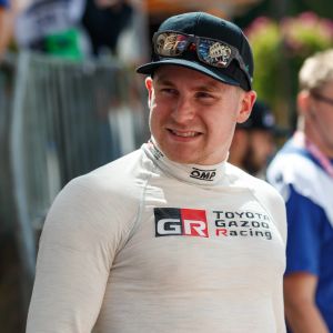 Esapekka Lappi är inte nöjd med sina prestationer i Jyväskylä (arkivbild). Esapekka Lappi iklädd toyotas stallkläder i Tyskland.