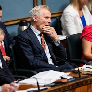 Anders Adlercreutz haukottelee.