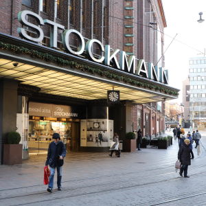 Huvudingången till Stockmanns varuhus i Helsingfors.