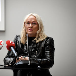 Julkisten ja hyvinvointialojen liitto JHL:n puheenjohtaja Päivi Niemi-Laine SAK:n ammattiliittojen mediatilaisuudessa Helsingissä 21. syyskuuta 2023.
