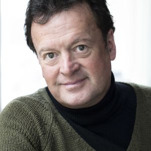 Författaren Fredrik Ekelund i grön tröja. 2018.