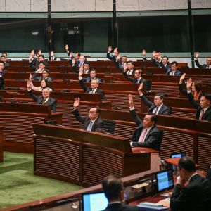 Hongkongs  parlament antog enhälligt en ny nationell säkerhetslag den 19 mars.