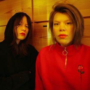 Systrarna Emma och Mia Kemppainen i LCMDF
