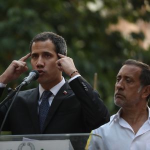 Talman Juan Guaidó försäkrar att regeringens beslut inte påverkar hans kampanj att avsätta president Nicolas Maduro 