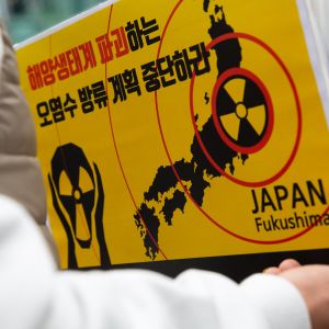 En skylt med varning för radioaktivitet i Japan.