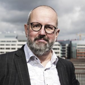 Toimittaja Tommi Parkkonen kuvattuna vuonna 2021. 