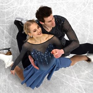 Juulia Turkkila och Matthias Versluis dansar isdans.