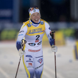 Jonna Sundling hymyili Rukan maailmancup-sprintin jälkeen.
