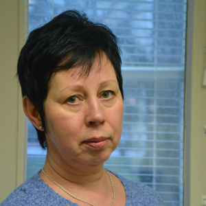 Psykiatriska sjukskötaren Kirsi Niemi hoppas på att ungdomarna tar kontakt med låg tröskel, innan problemen har hunnit hopa sig. Profilbild på psykiatriska sjukskötaren Kirsi Niemi.