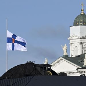 A flag at half-mast in central Helsinki on Monday following news of the death of former president Martti Ahtisaari.