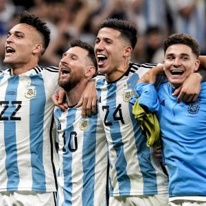 Argentinska spelare firar.