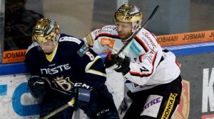 Guldhjälmen Tomi Kallio har gjort en lyckad comeback i TPS-tröjan. Tomi Kallio och Otso Rantakari, Blues-TPS, 9.1.2016.