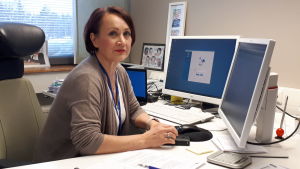 Pirjo Dabnell är glada att de på centralsjukhuset i Karleby får fortsätta operera. Det innebär att de kan höja patientsäkerheten. Chefsöverläkare Pirjo Dabnell.