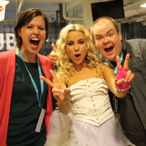 Eva och Johan följde med Krista Siegfrids tävlingar ifjol. Eva Frantz och Johan Lindroos med Krista Siegfrids.