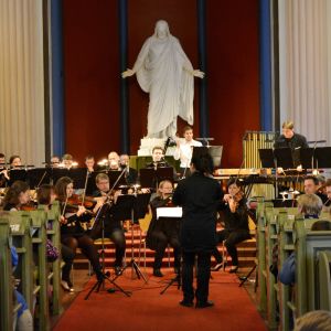 Porvoo ensemble Borgå spelar i Lovisa kyrka.