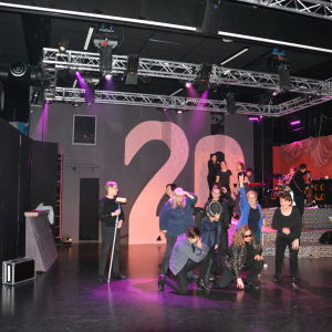 Teaterboulage övar inför jubileumsrevyn Återförkalkning.