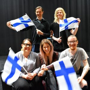 Uppe från vänster Heimo Hatakka och Jori Sjöroos, nere från vänster Hanna Kinnunen, Jannika Wirtanen och Jurek Reunamäki. Finlands nationella Eurovisionsjury år 2016.