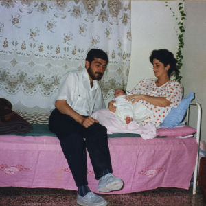 tuoreet irakilaiset vanhemmat ja vauva