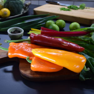 Grönsaker på ett bord i ett kök