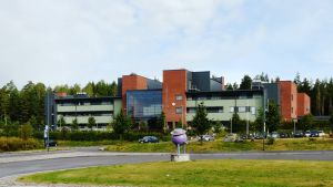Området kring Sipoonlahden koulu specialbevakas. Sipoonlahden koulu i Sibbo, Söderkulla