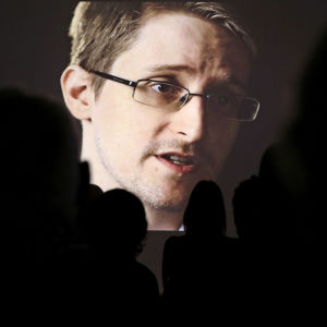 Video-stilli Edward Snowdenista NDR:n tilaisuudessa tammikuussa 2015