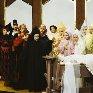 Juhani Kumpulainen (Mestarikokki), Liisamaija Laaksonen (Kunigunda), Pekka Autiovuori (Hovimarsalkka), Tauno Söder (Kuningas), Maija-Leena Soinne (Kuningatar), Marita Nordberg (Lastenhoitaja) Televisioteatterin Prinsessa Ruusunen -elokuvassa 1982.