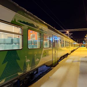 VR:n lähijuna Kouvolan rautatieasemalla.