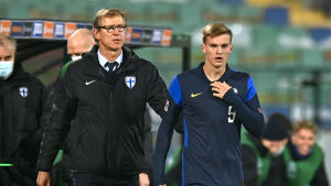 Förbundskapten Markku Kanerva skickar in Marcus Forss i matchen mot Bulgarien efter att Joel Pohjanpalo skadats. Förbundskapten Markku Kanerva skickar in Marcus Forss efter att Joel Pohjanpalo skadats.