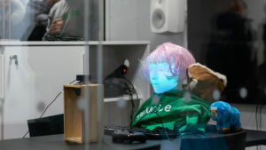Futuricen muokkaama Furhat Robotics istutettuna Helsingin keskustakirjasto Oodiin.
