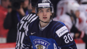 Matias Maccelli har gjort succé under debutsäsongen i ligan men i JVM gick det inte riktigt som förväntat. Nu får han chansen i A-landslaget. Matias Maccelli