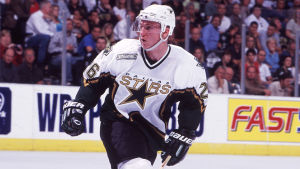 Jere Lehtinen i Dallas Stars. Jere Lehtinen i farten för Dallas Stars.