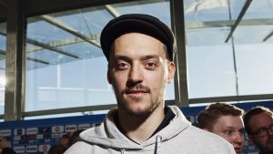 Juhamatti Aaltonen reser till Paris. Juhamatti Aaltonen inför resan till Paris.