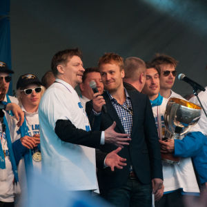 Suomen voitonjuhlat Kauppatorilla vuoden 2011 jääkiekon maailmanmestaruuden jälkeen