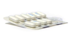 Många kvinnor äter värktabletter när de har mens. Kvinnor med myom har inte alltid hård mensvärk, men desto rikligare blödningar. Paracetamol- och koffeintabletter.