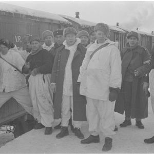 15.2.1940 Täydennysmiehiä matkalla rintamalle Lohjan asemalla