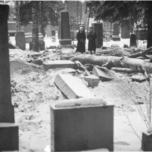 13.1.1940 Tampereen hautausmaa pommituksen jälkeen.