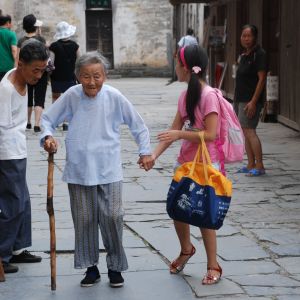   Nuförtiden finns det gott om åldringar också i fattiga delar av Kina. 