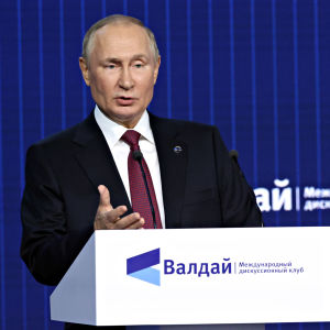 Venäjän presidentti Vladimir Putin pitää puhettaan Valdai Club -ajatushautomon tilaisuudessa 27. lokakuuta 2022.