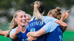 Linda Sällström ser fram emot att dra på sig landslagströjan igen sommaren 2022. Linda Sällström och landslaget jublar.