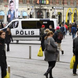 Ökad polisnärvaro i Helsingfors centrum efter terrorattacken i Stockholm den 7 april 2017.