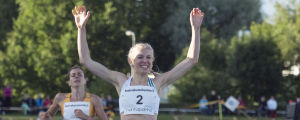 Kuivisto har vunnit fem guld i Kalevaspelen under de tre senaste åren. Sara Kuivisto korsar mållinjen som etta.