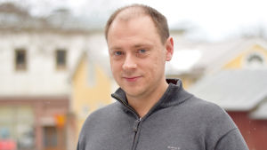 Anders Walls (SFP) säger att 25 passagerare per vecka är alldeles för lite. Anders Walls