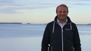 Max Jansson, vd på Visit Vasa. Max Jansson från Visit Vasa väntar nya kryssningsturister till Vasa.