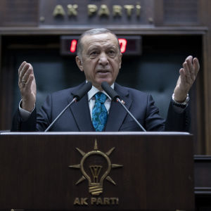 Turkin presidentti Tayyip Erdogan Turkin parlamentin kokouksessa.